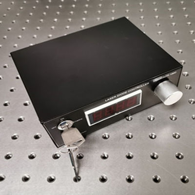 Moduli a diodi laser UV IR accoppiati in fibra multimodale e uscita in fibra monomodale