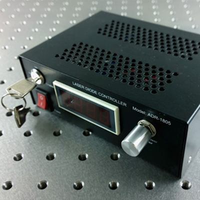 Moduli a diodi laser UV IR accoppiati in fibra multimodale e uscita in fibra monomodale