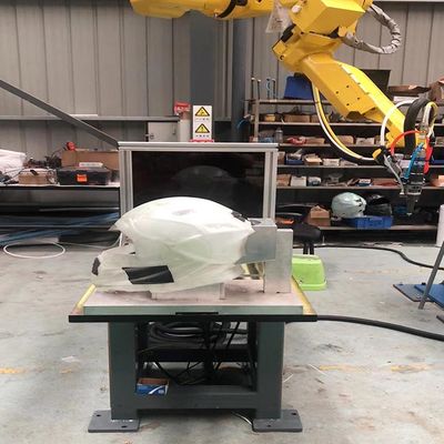 Raycus Laser Source 6 Axis 3D Robot Laser Cutter utilizzo per casco in fibra di vetro, casco in fibra di carbonio, casco Kevlar ecc