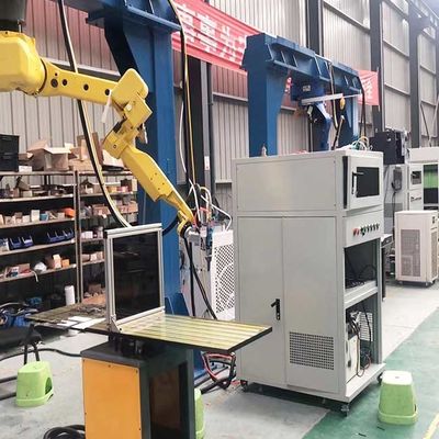 Raycus Laser Source 6 Axis 3D Robot Laser Cutter utilizzo per casco in fibra di vetro, casco in fibra di carbonio, casco Kevlar ecc